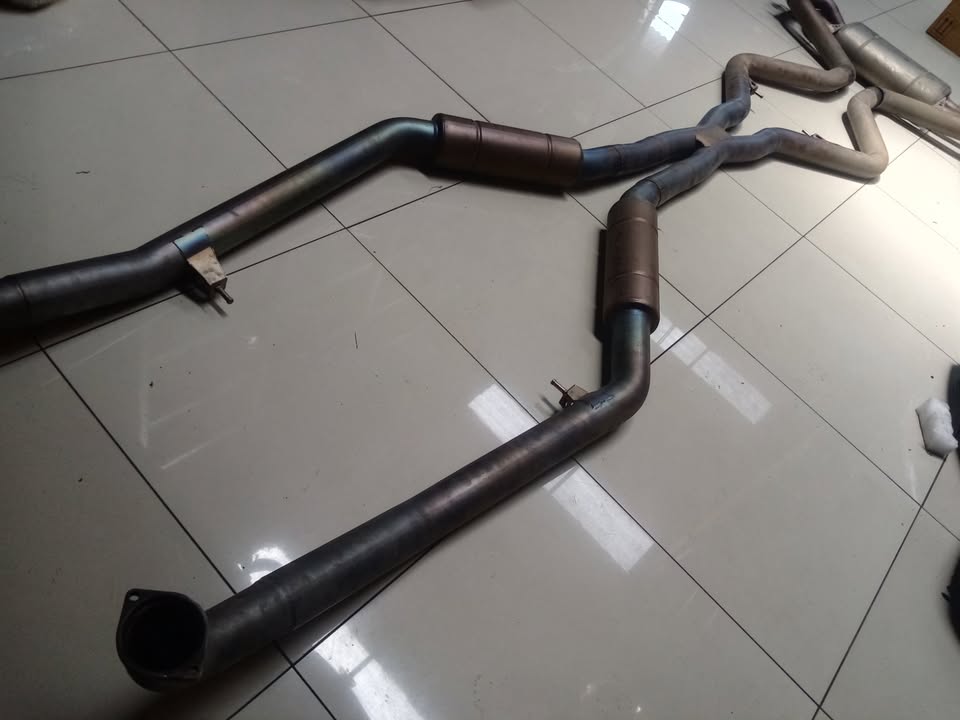 BMW E71 X6M / BMW E70 X5M EXHAUST SX AKRAPOVIC - Private Seller BMW E71 X6M / BMW E70 X5M EXHAUST SX AKRAPOVIC - Private Seller