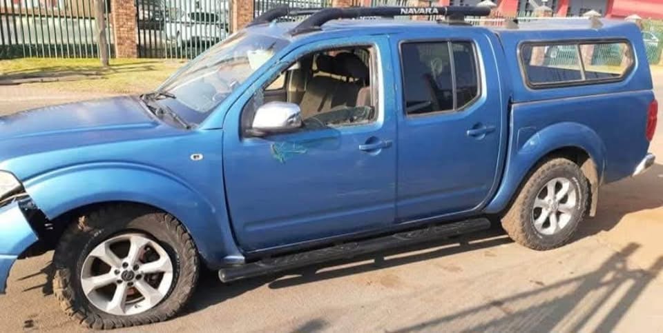 Nissan Navara 4.0 v6 STRIPPING FOR SPARES Call or whatsapp   or