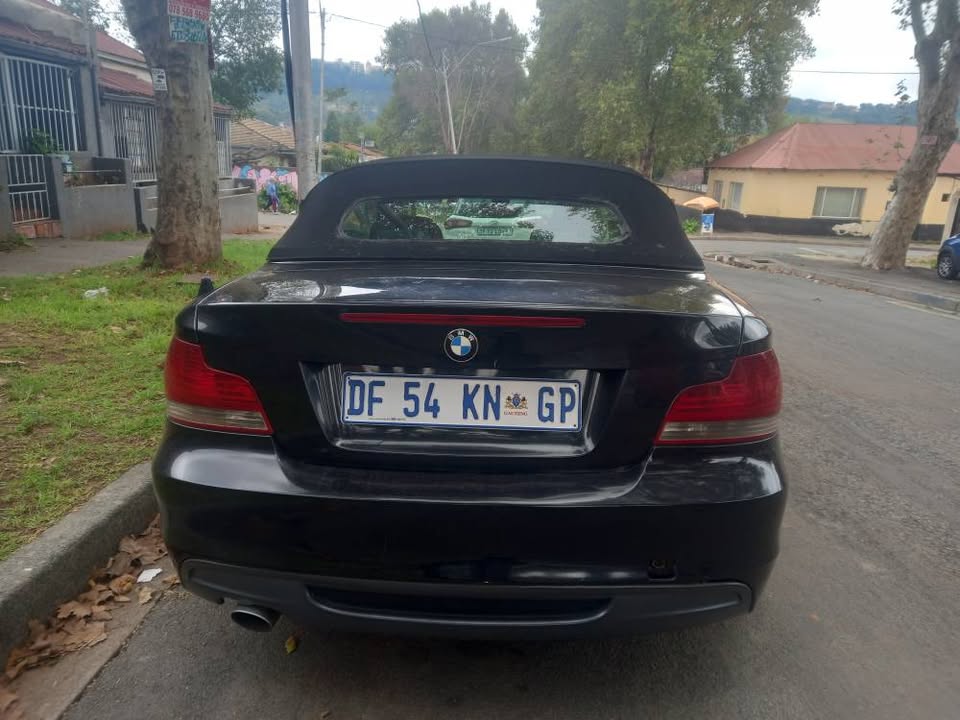 2008 BMW 320i Petrol, Convertible, Automatic, Black, 225000kms Leather Seats.