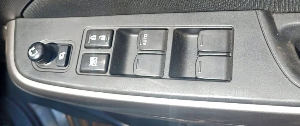 SUZUKI SWIFT MAIN WINDOW SWITCH - Private Seller SUZUKI SWIFT MAIN WINDOW SWITCH - Private Seller