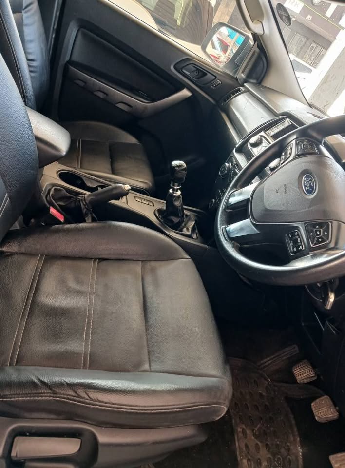 2019 mid Ford Ranger Double cab Canopy 4x2 manual transmission diesel 2.0 BI-TURBO engine capacity