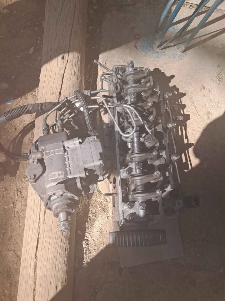 Hyundai h100 complete head and injector pump - Private Seller Hyundai h100 complete head and injector pump - Private Seller