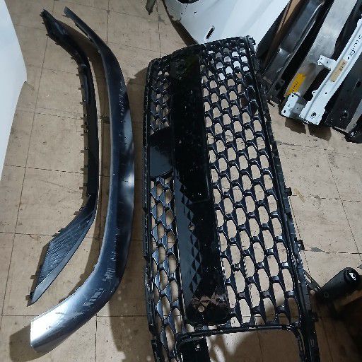 Hyundai staria grill - Private Seller Hyundai staria grill - Private Seller