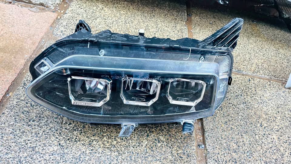 RENAULT KIGER HEADLIGHT 2022 - Private Seller RENAULT KIGER HEADLIGHT 2022 - Private Seller