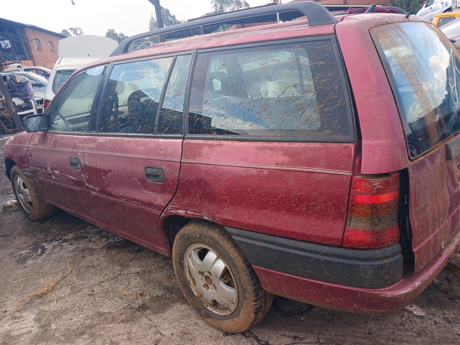 OPEL ASTRA STATION WAGON 2LT FUEL INJ SINGLE CAM STRIPPING FOR SPARES CALL FOR I
