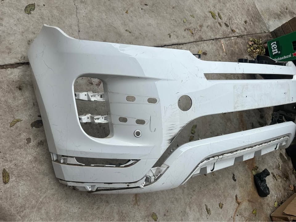 2023 range rover evoque L551 dynamic 2019- front bumper Genuine - Private Seller 2023 range rover evoque L551 dynamic 2019- front bumper Genuine - Private Seller