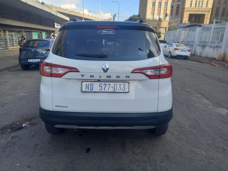 2022 RENAULT TRIBER 1.0 PETROL, AUTOMATIC TRANSMISSION, WHITE COLOUR, MILEAGE 24000KM