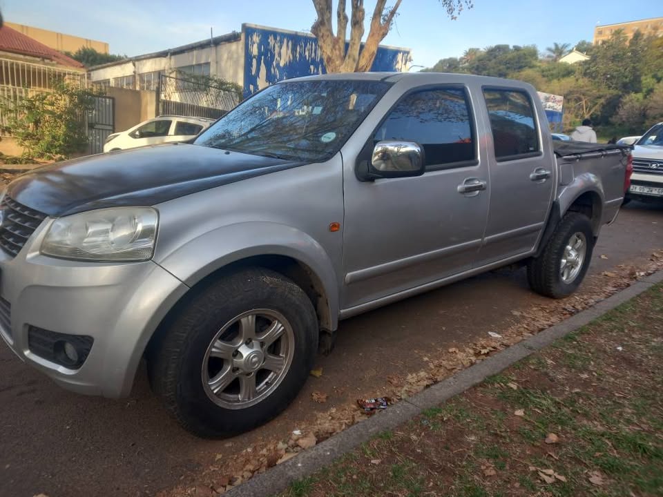 2013 GWM BAKKIE STEED 5 DOUBLE CAB 2.0 VGT DIESEL, MANUAL, SILVER 81000KMS