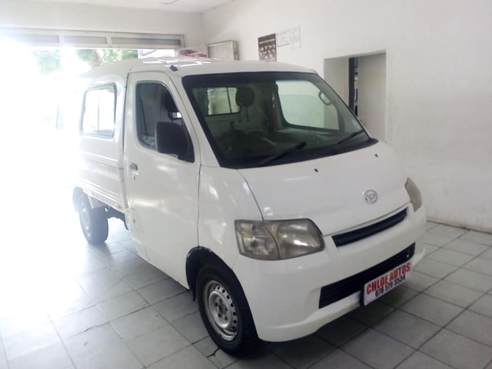2010 Daihatsu 1.5Gran Max manual white color With Canopy 130000km
