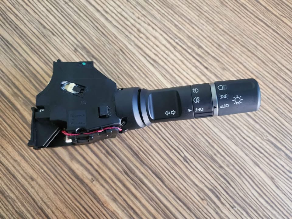 FORD RANGER MK3 HEADLAMP / INDICATOR SWITCH - OEM - Private Seller FORD RANGER MK3 HEADLAMP / INDICATOR SWITCH - OEM - Private Seller