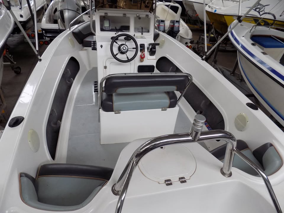 explorer 540 centre console on trailer 130 hp yamaha - Private Seller