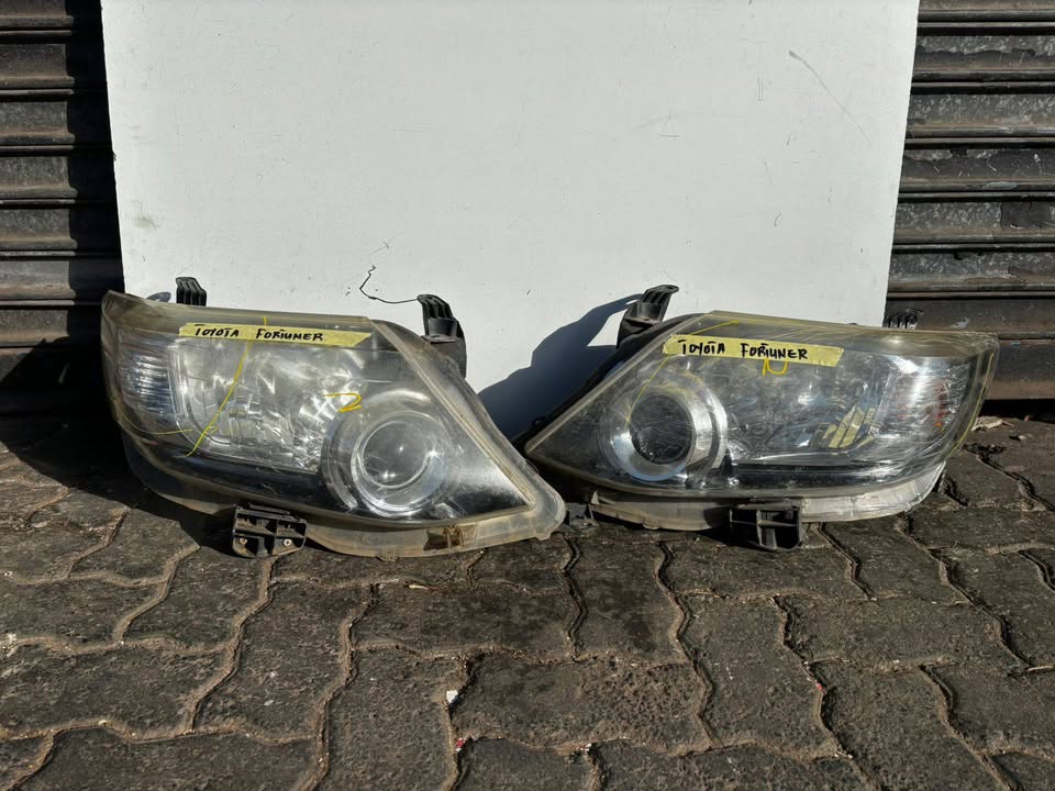 Toyota Fortuner Headlight Pair - Private Seller Toyota Fortuner Headlight Pair - Private Seller