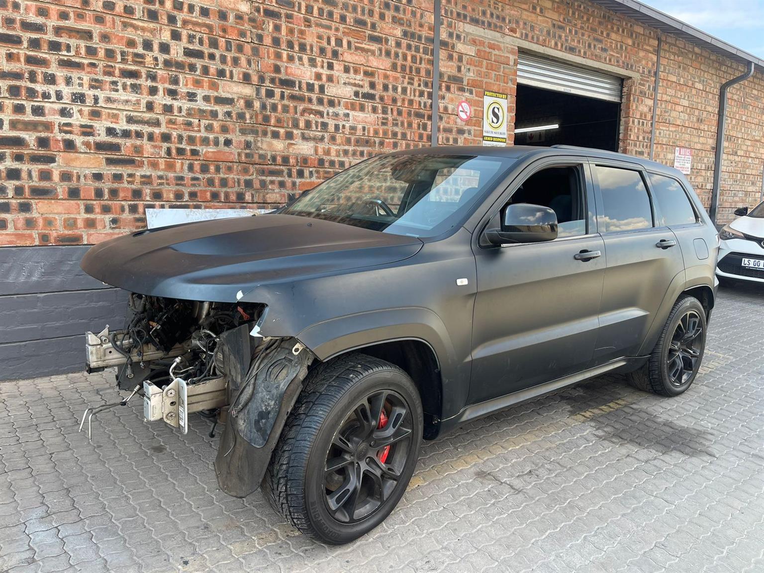 JEEP SRT 8 2011 STRIPPING FOR SPARES - Private Seller JEEP SRT 8 2011 STRIPPING FOR SPARES - Private Seller