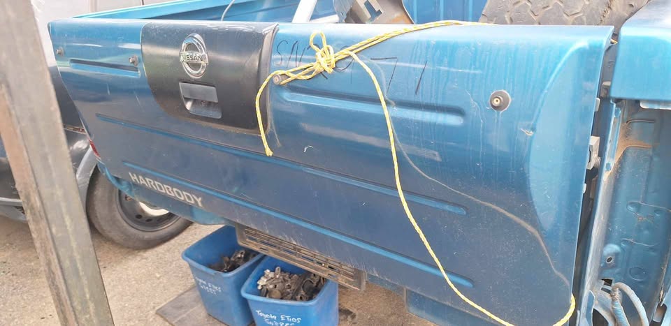 Nissan hardbody tailgate available - Private Seller