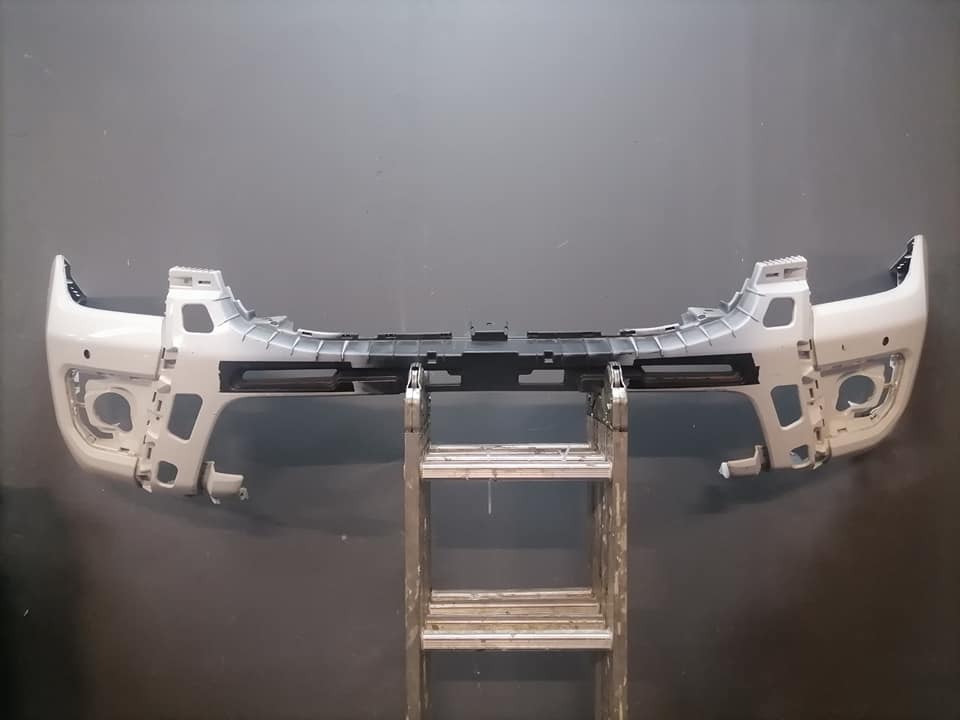 Ford Ranger T9 raptor van white and black bumper DM or contact number in the description for assista - Private Seller