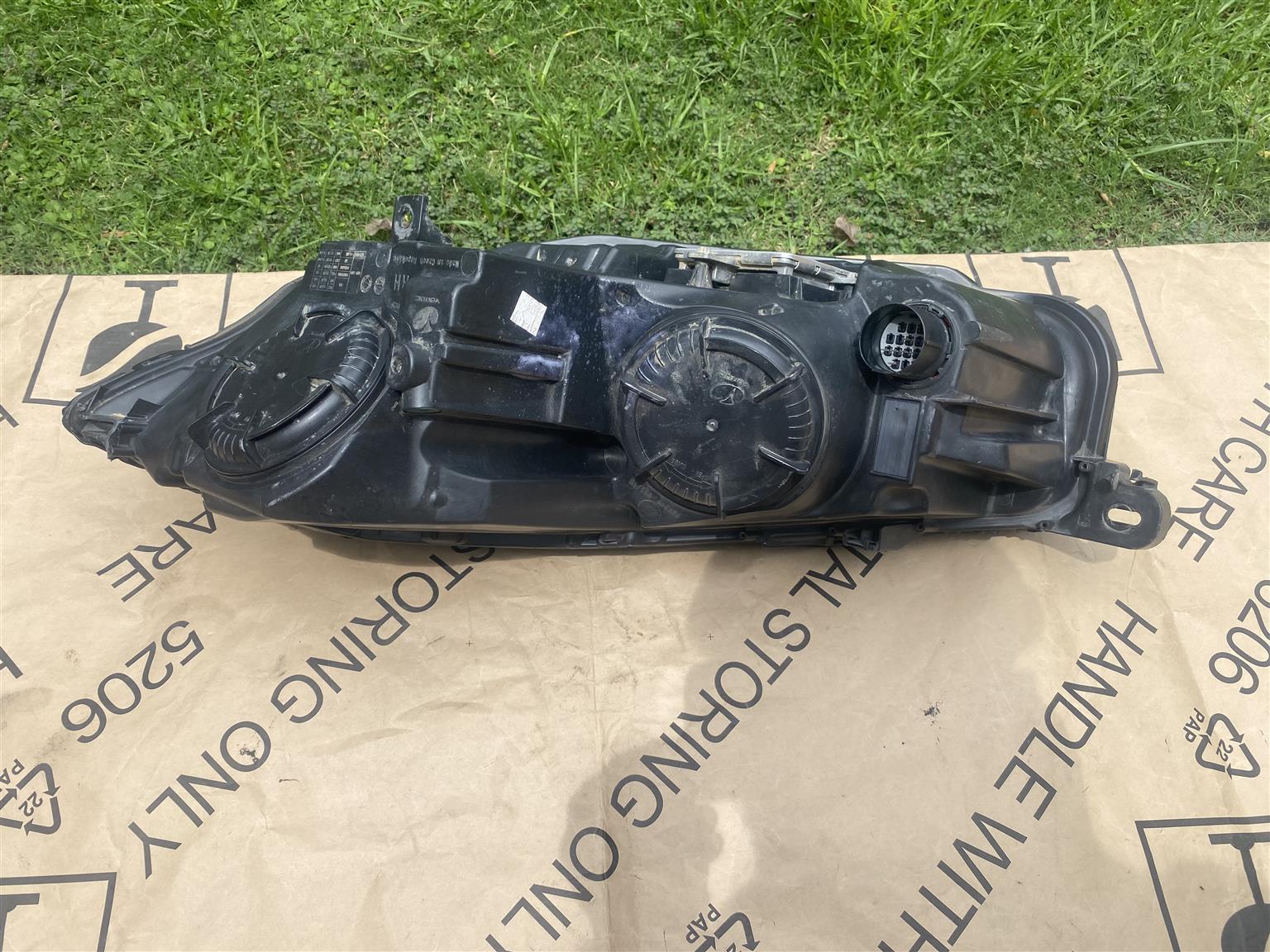 2018 JAGUAR XF X260 XENON HEADLIGHT RIGHT SIDE FOR SALE. IN EXCELLENT CONDITION
