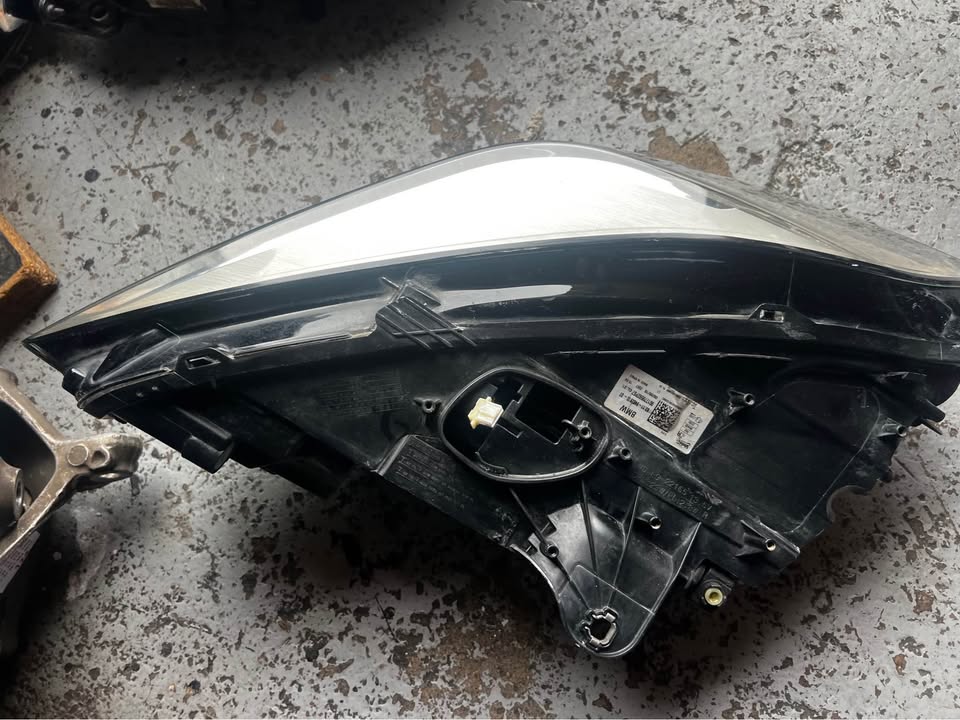 Bmw F40 front headlight RHS - Private Seller Bmw F40 front headlight RHS - Private Seller