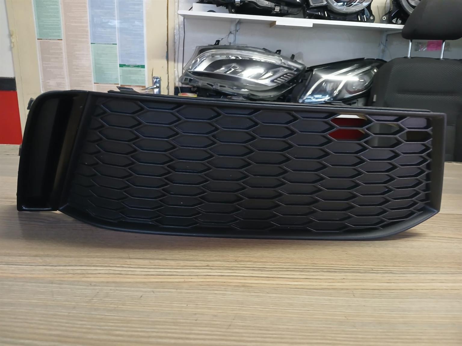 2016 AUDI A1 FOGLIGHT COVER RIGHTSIDE FOR SALE IN EXCELLENT CONDITION - Private Seller 2016 AUDI A1 FOGLIGHT COVER RIGHTSIDE FOR SALE IN EXCELLENT CONDITION - Private Seller
