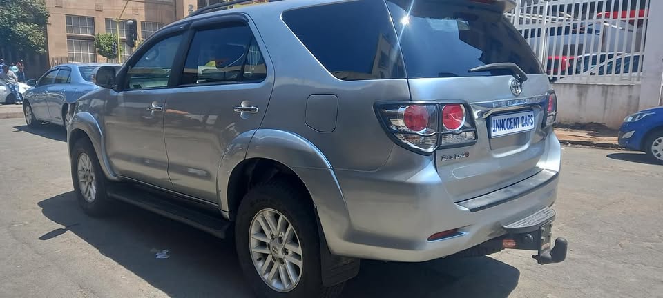 2015 TOYOTA FORTUNER 3.0 D4D AUTOMATIC, SILVER GOLD COLOR, MILEAGE