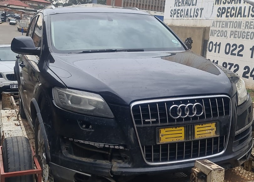 Audi Q7 3.0tdi with CRC engine and auto gearbox stripping for spares  code 2 - Private Seller