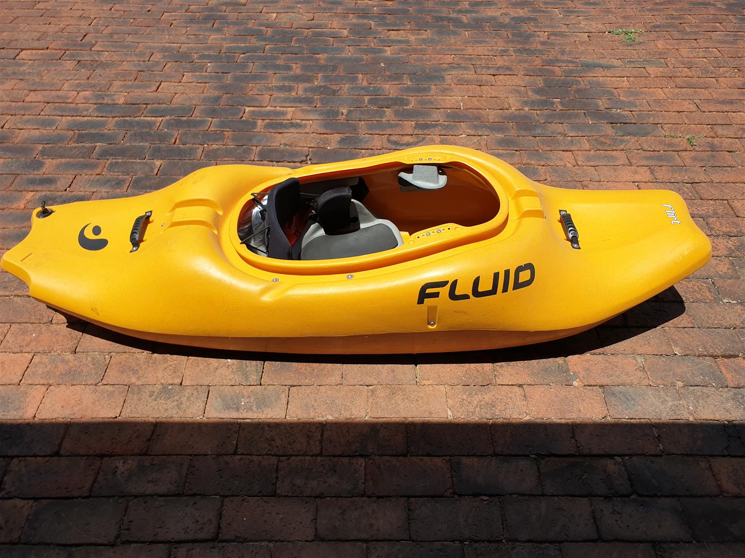 Fluid Flirt white water kayak, spray deck Lizzard & peakUK, PFD and paddle