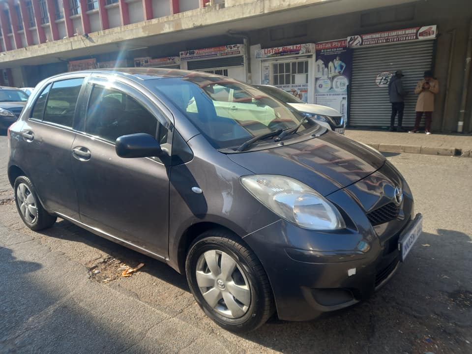 2011 TOYOTA YARIS 1.3 T PETROL, MANUAL, GREY COLOR, MILEAGE