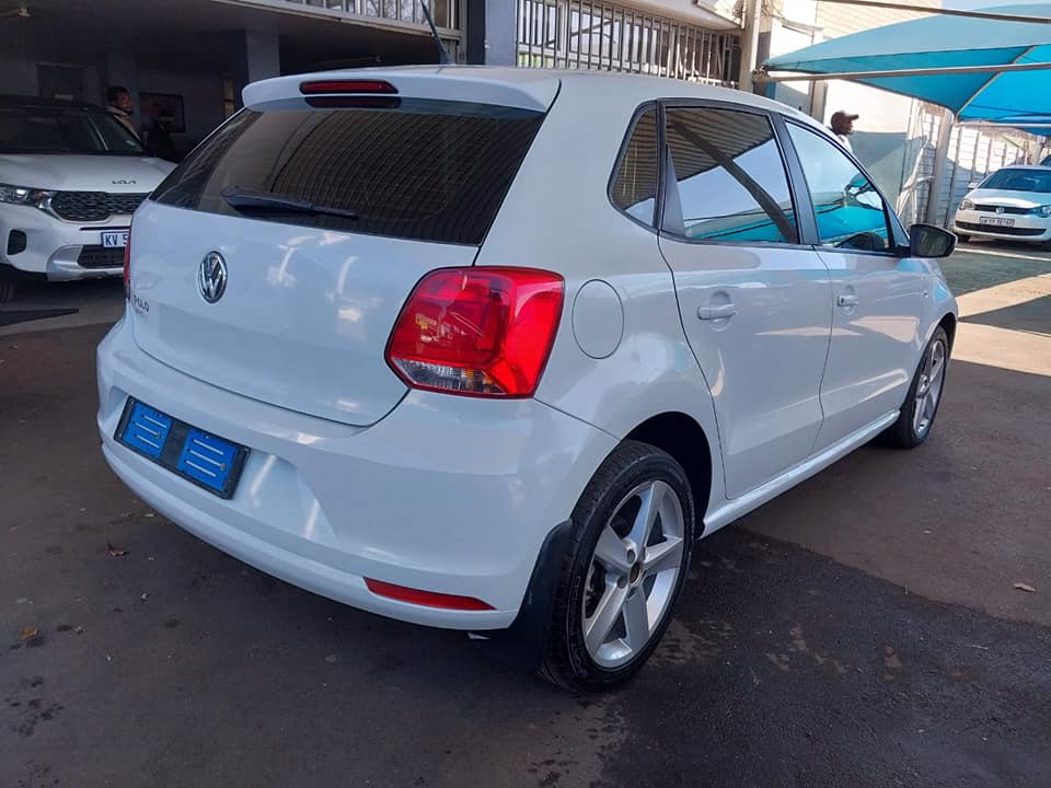 2018 VOLKSWAGEN POLO VIVO 1.4 50 000KM WHITE COLOR MANUEL PETROL