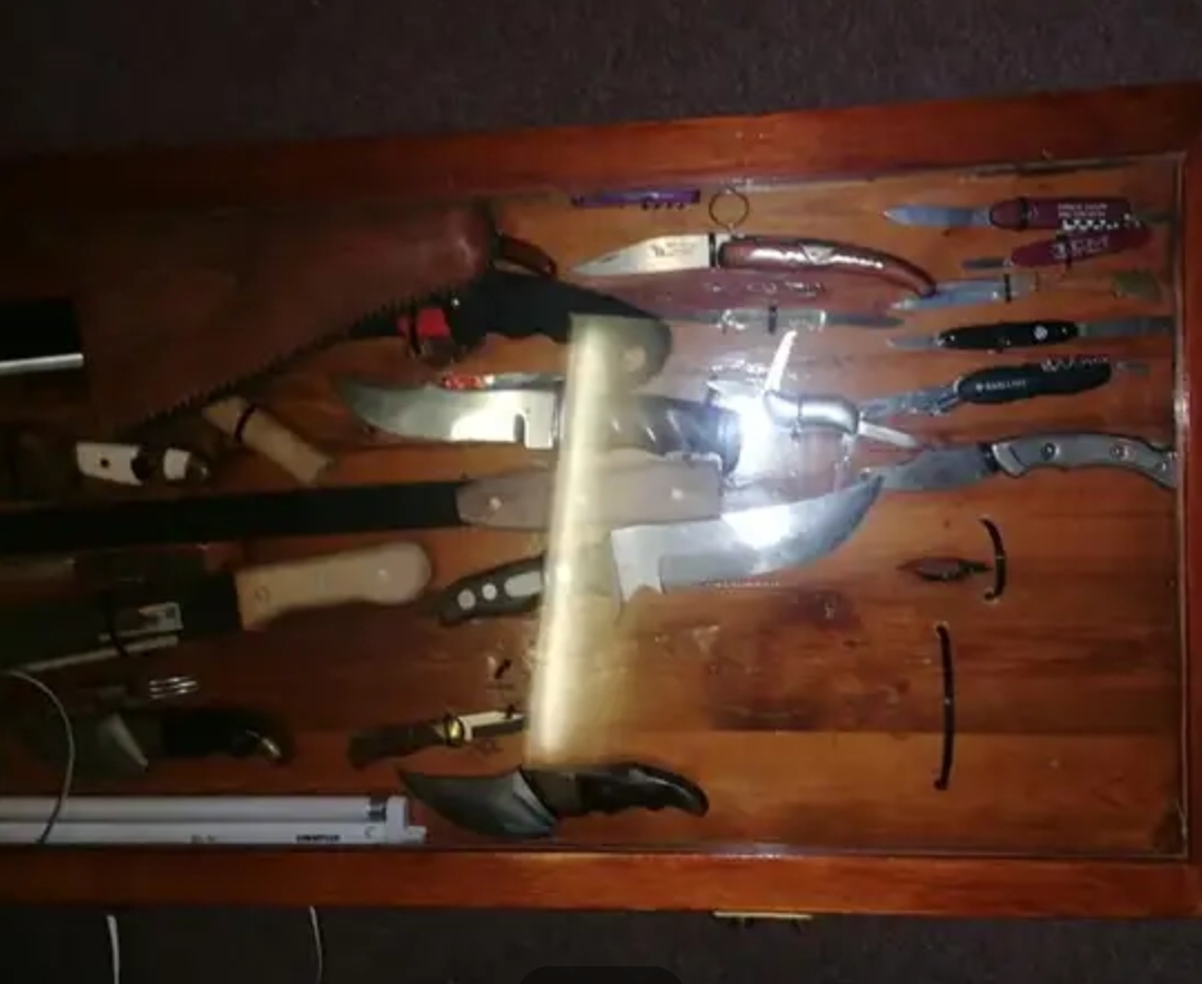 COLLECTABLE KNIVES COLLECTABLE KNIVES