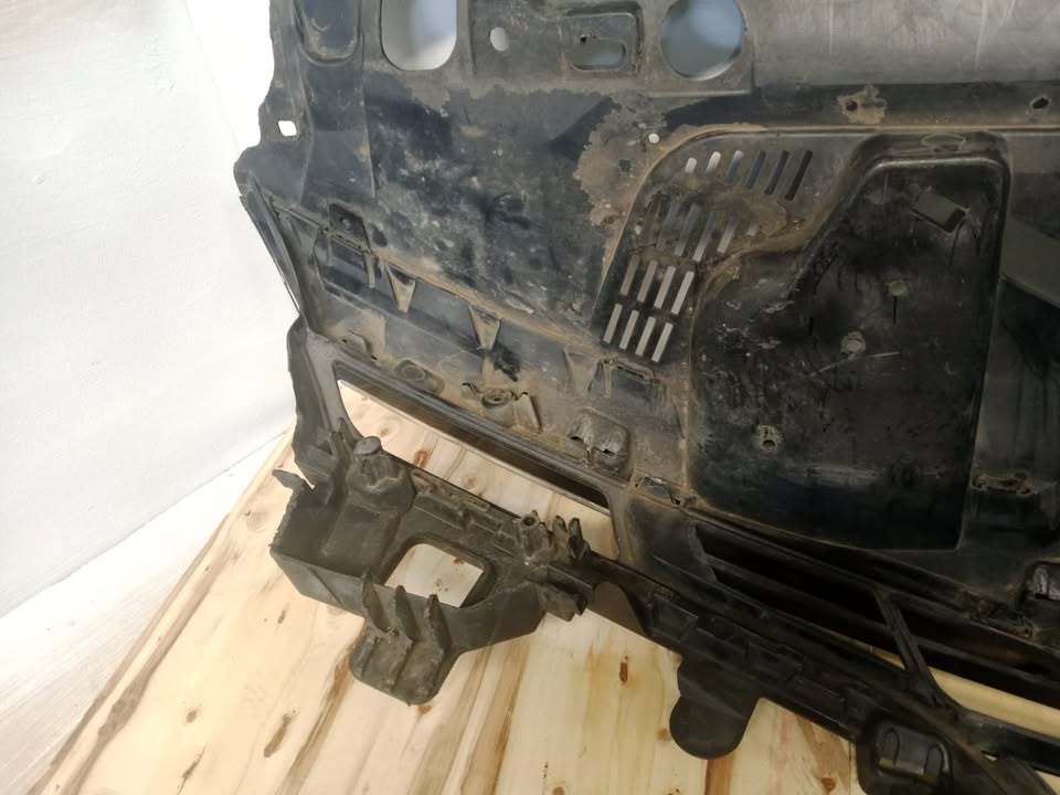 RENAULT CLIO 4 FRONT GRILLE - Private Seller RENAULT CLIO 4 FRONT GRILLE - Private Seller