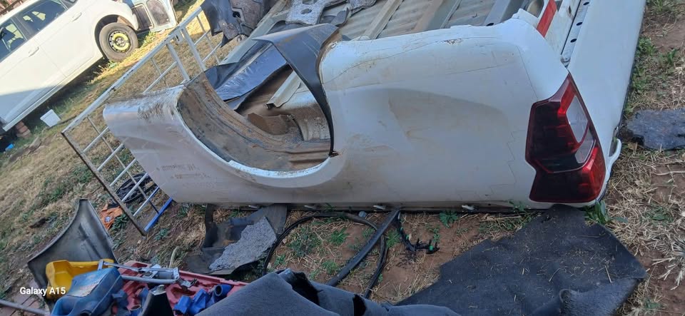 Isuzu Gen 7 loading bin complete - Private Seller Isuzu Gen 7 loading bin complete - Private Seller