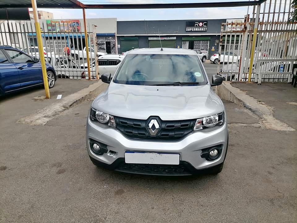 2018 Renault Kwid 1.0 Automatic Service book