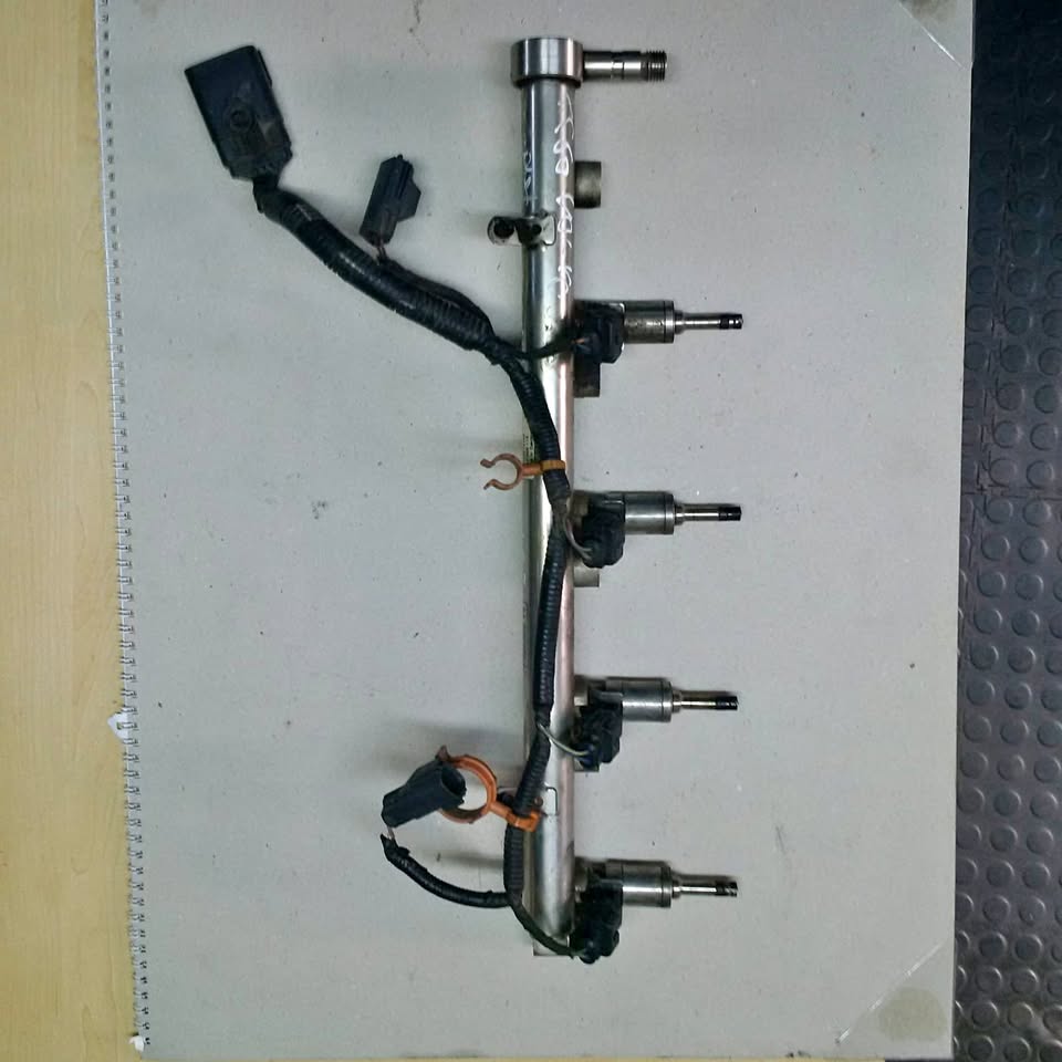 VOLVO XC60 FEUL INJECKTOR RAIL FOR SALE - Private Seller