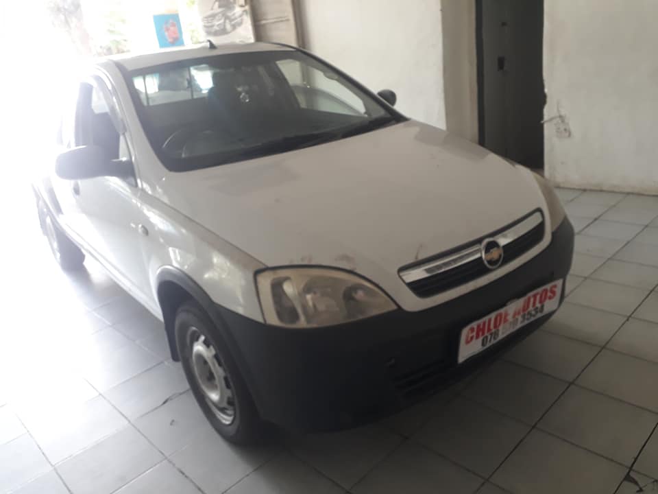 2011 CHEVROLET CORSA 1.4 MANUAL WHITE COLOR  PETROL 2011 CHEVROLET CORSA 1.4 MANUAL WHITE COLOR  PETROL