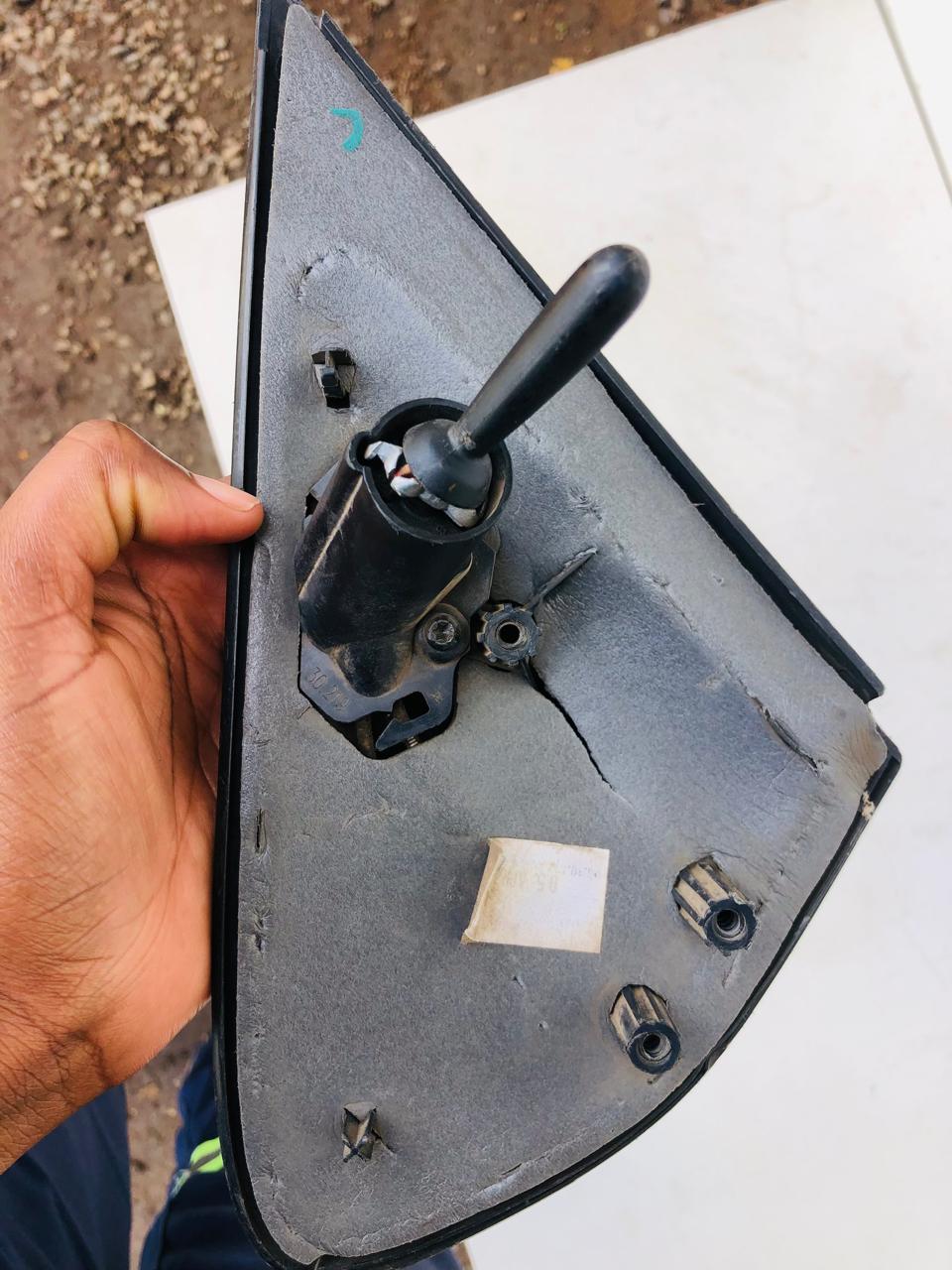 Renault Sandero Mk2 right side manual mirror (2013-2016)(no cover) - Private Seller Renault Sandero Mk2 right side manual mirror (2013-2016)(no cover) - Private Seller