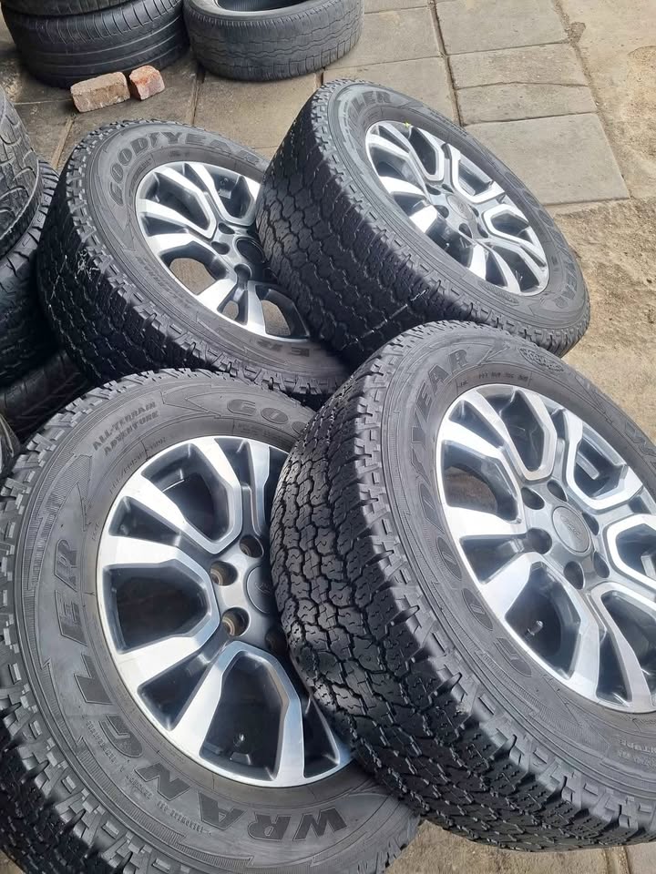 Ford wildruck rims and tyres 265/60R18 Goodyear wrangler for sale - Private Seller