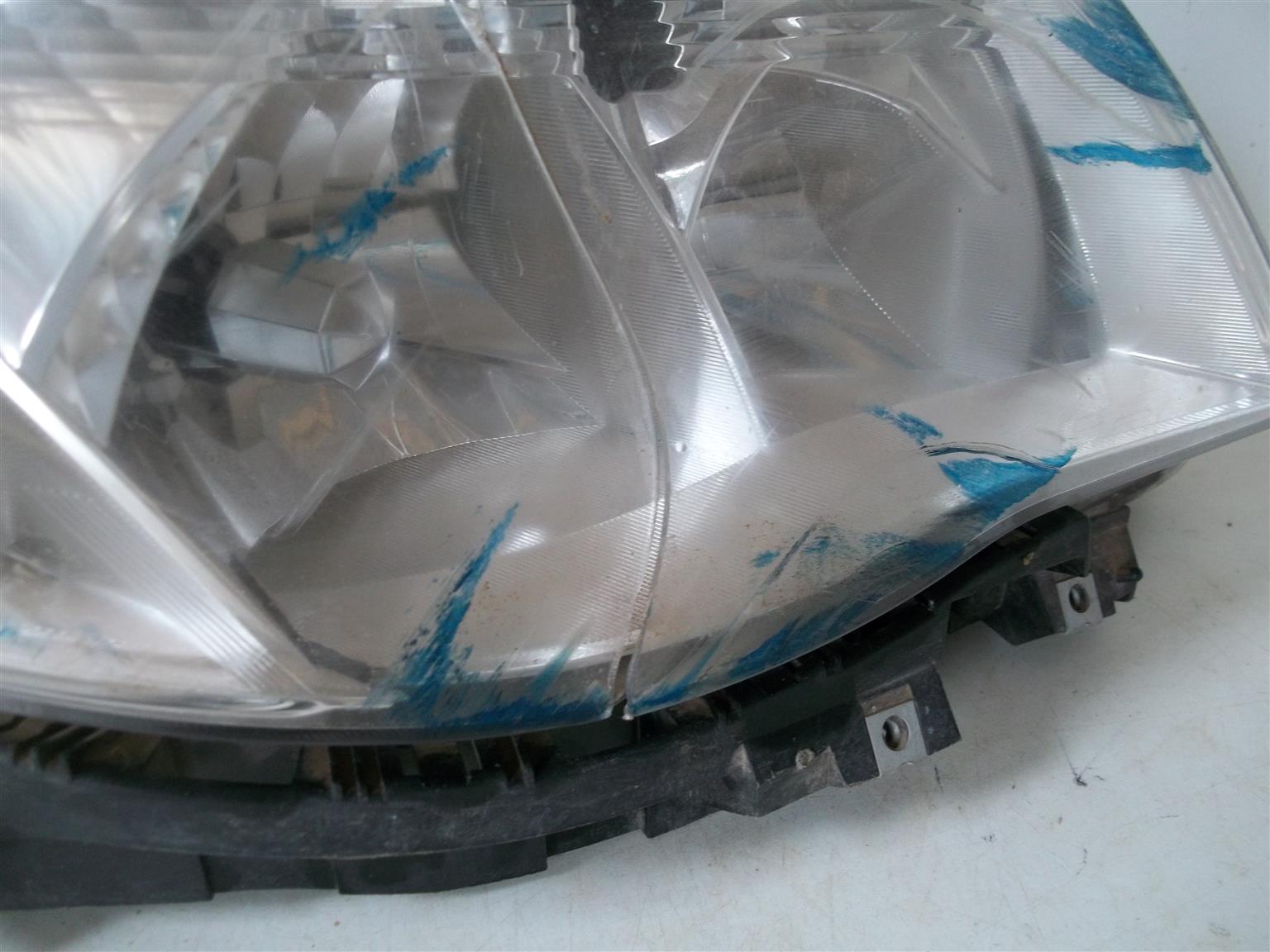 Subaru Forester '09-'13 right headlight - Private Seller