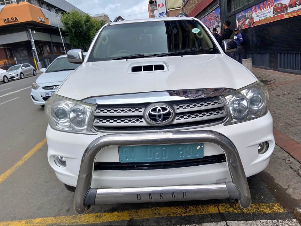2009 Toyota Fortuner 3.0 D4-D 105000km Auto 2009 Toyota Fortuner 3.0 D4-D 105000km Auto