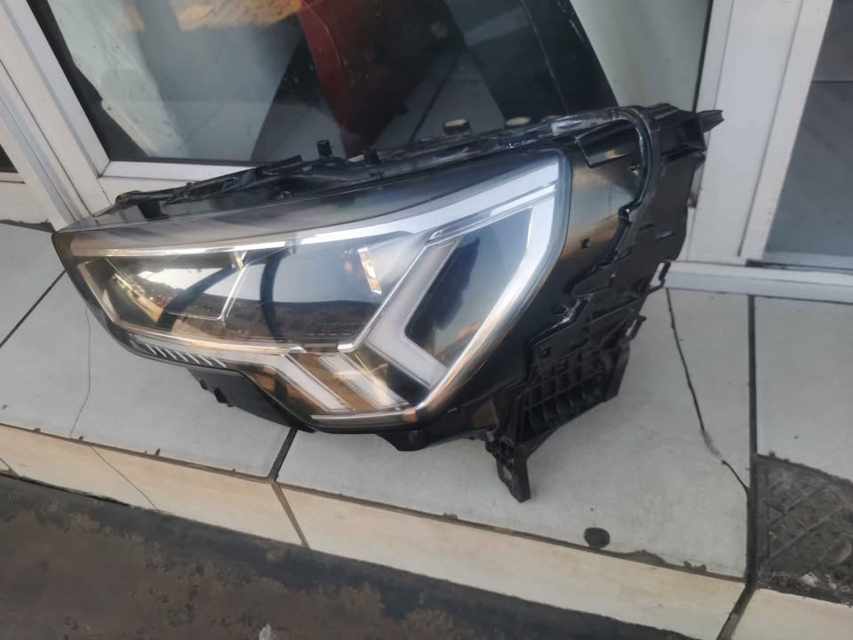Audi Q3 single xenon headlight 2023 - Private Seller Audi Q3 single xenon headlight 2023 - Private Seller