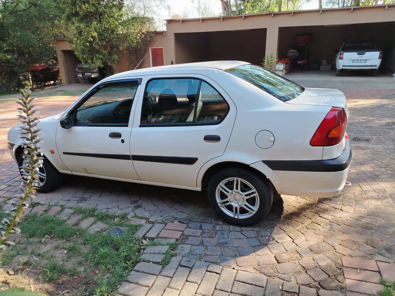 Used 2002 Ford Ikon 1.6i CLX - Private Seller Used 2002 Ford Ikon 1.6i CLX - Private Seller