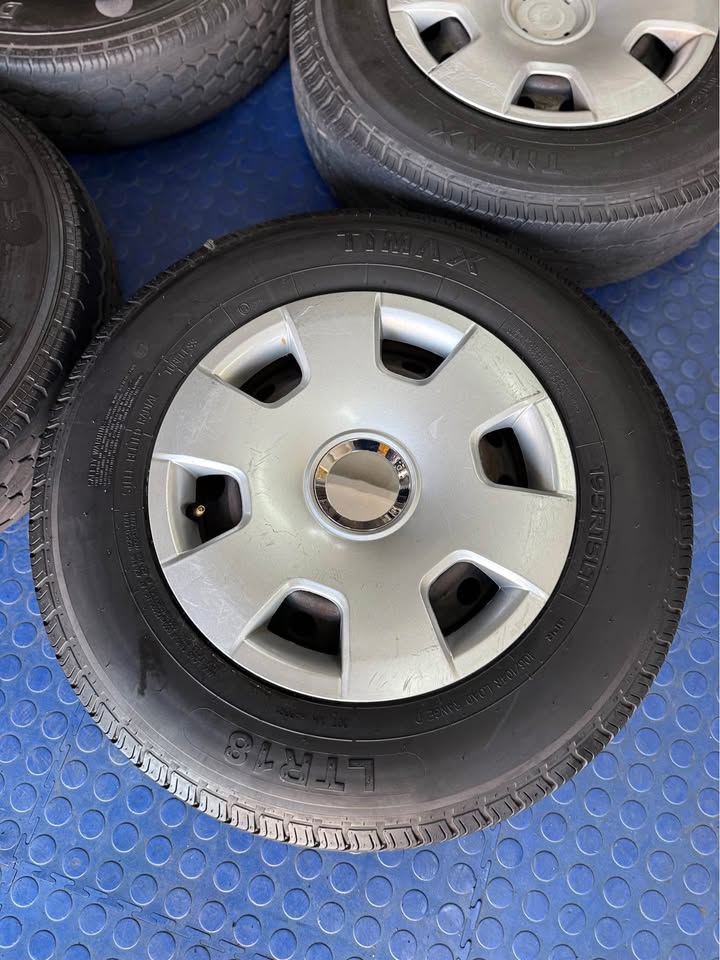 15 INCH TOYOTA QUANTAM STEELIES+TYRES PRE- OWNED - Private Seller 15 INCH TOYOTA QUANTAM STEELIES+TYRES PRE- OWNED - Private Seller