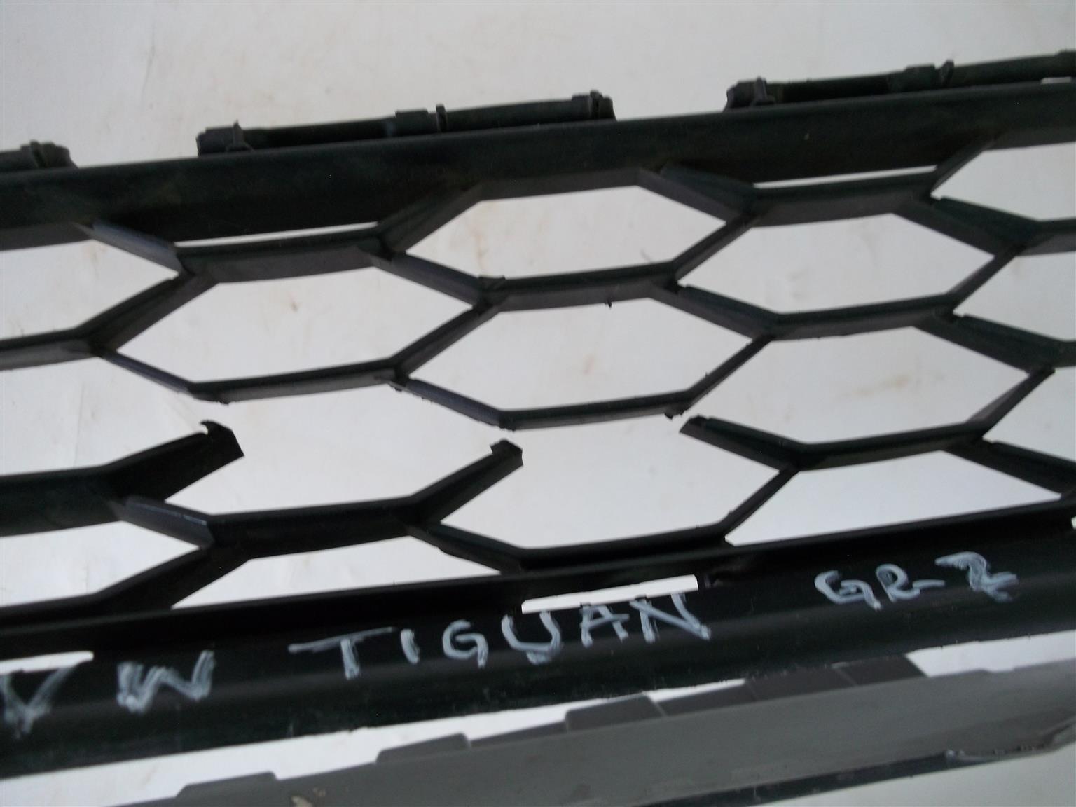 VW Tiguan Mk2 '16-'21 front lower grille - Private Seller VW Tiguan Mk2 '16-'21 front lower grille - Private Seller