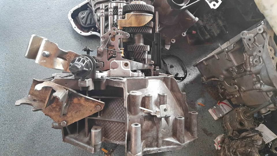 Peugeot 6 gearbox for sale - Private Seller Peugeot 6 gearbox for sale - Private Seller