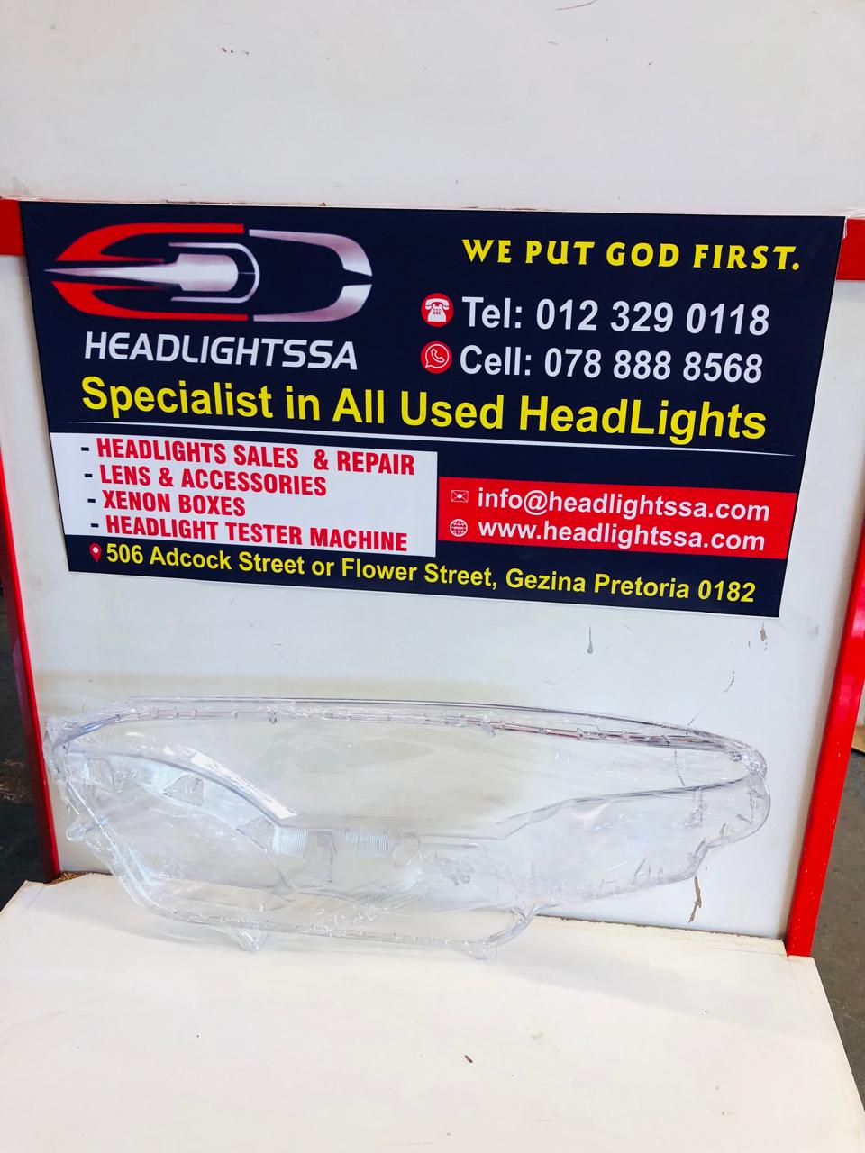 Toyota Rav4 right side headlight replacement lens (2016) - Private Seller Toyota Rav4 right side headlight replacement lens (2016) - Private Seller