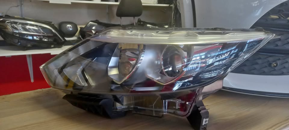 2019 NISSAN QASHQAI RIGHT AND LEFT HEADLIGHTS FOR SALE - Private Seller 2019 NISSAN QASHQAI RIGHT AND LEFT HEADLIGHTS FOR SALE - Private Seller