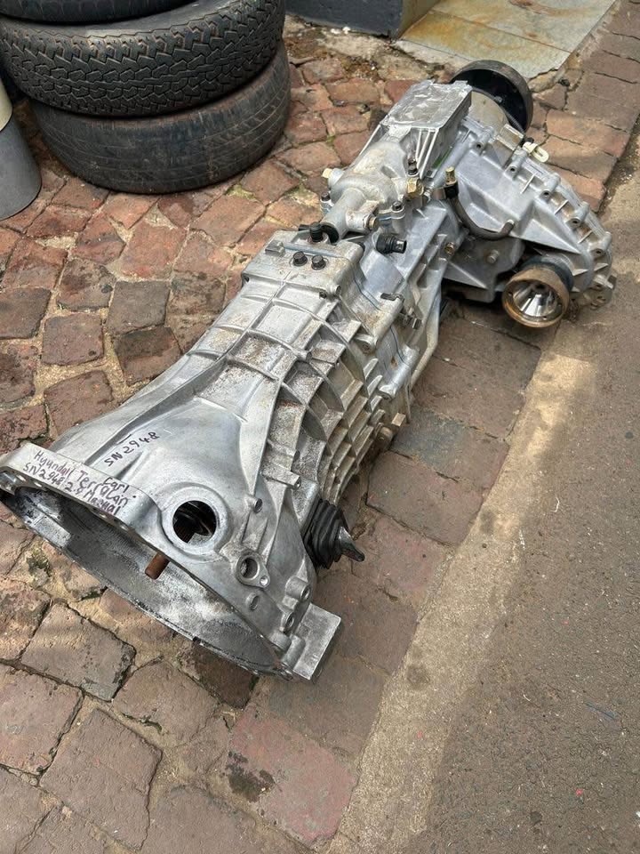 Hyundai Terrecan 2.9 CRDI 4x4 Gearbox For Sale Call or WhatsApp