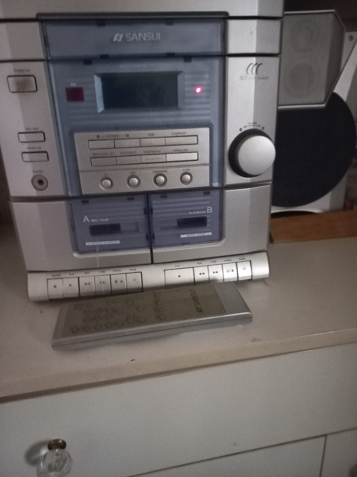 Sansui sound system with remote control. Remote uses 2 AAA batteries Sansui sound system with remote control. Remote uses 2 AAA batteries