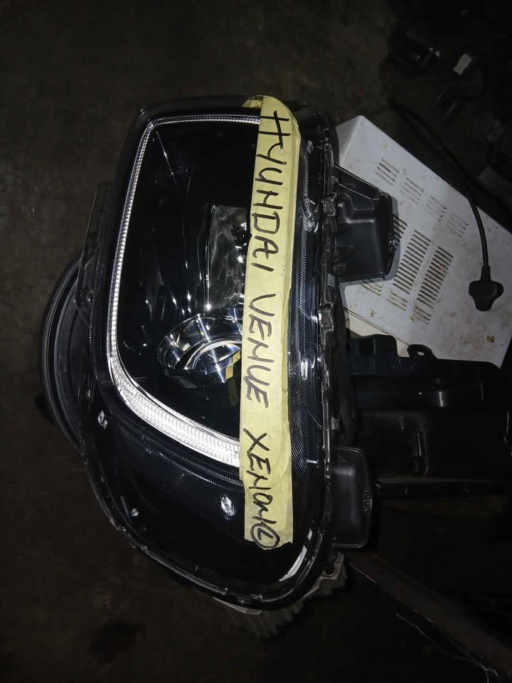 Hyundai venue xenon light left with module new shape - Private Seller Hyundai venue xenon light left with module new shape - Private Seller