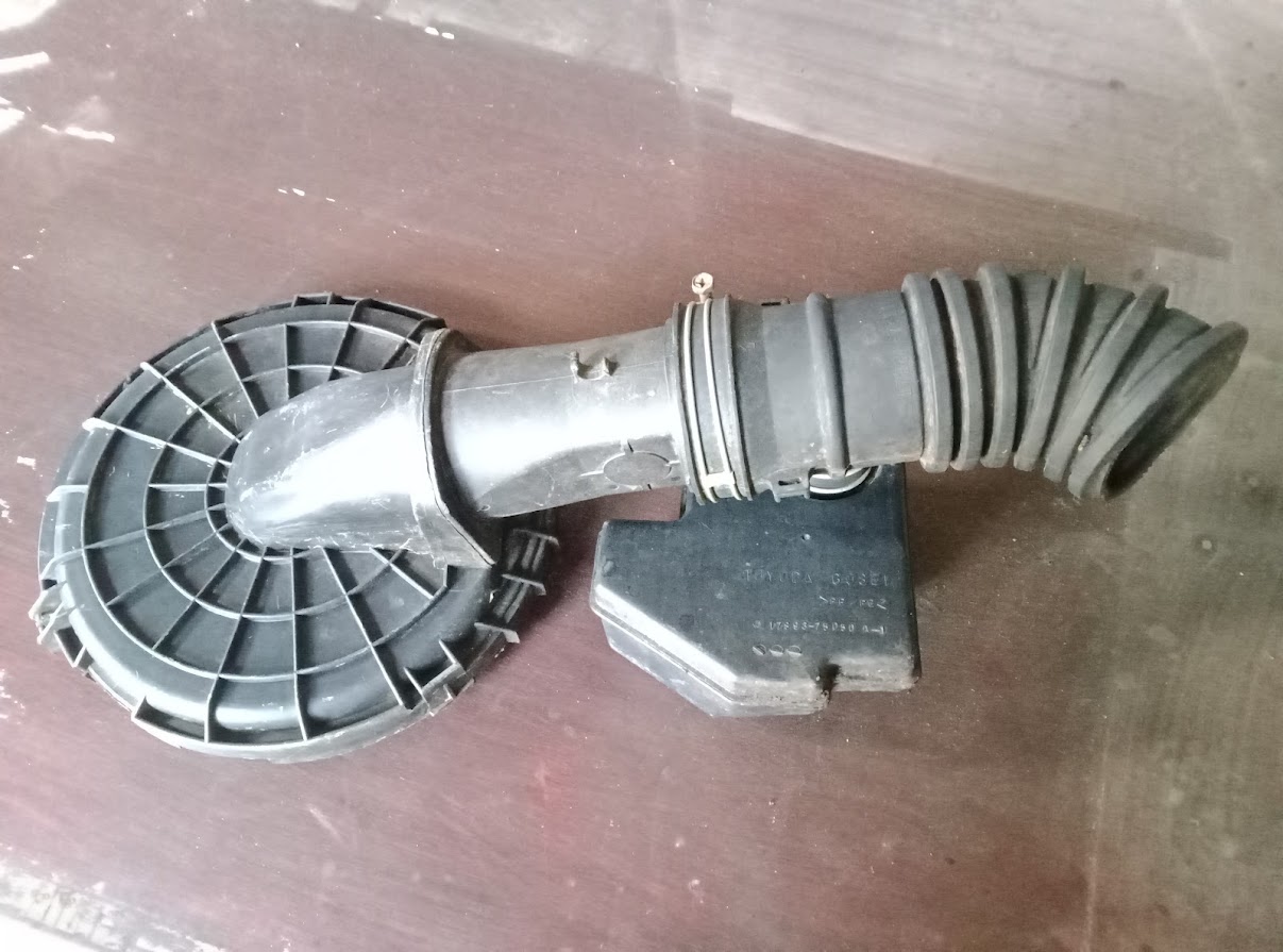 Toyota Hilux Air Intake Hose & Resonator Box Toyota Hilux Air Intake Hose & Resonator Box