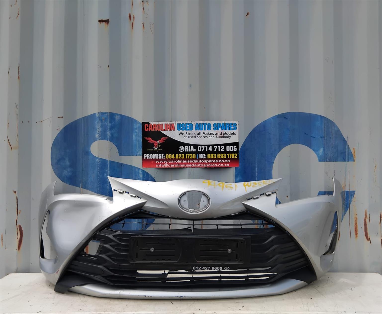 Toyota Yaris facelift front bumper with bumper grill - Private Seller Toyota Yaris facelift front bumper with bumper grill - Private Seller