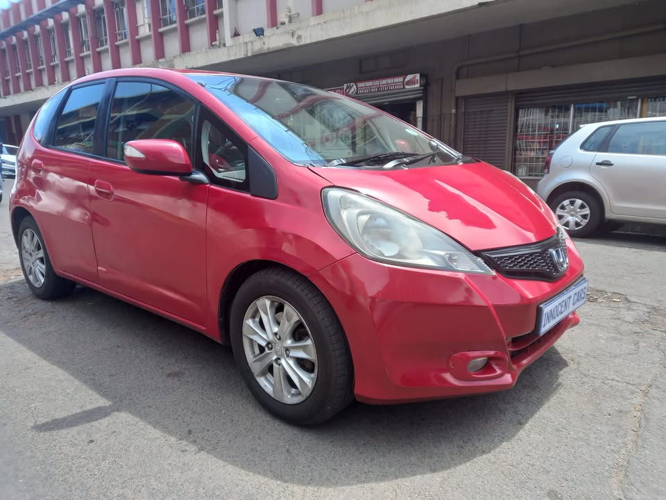 2013 HONDA JAZZ 1.6 PETROL, AUTOMATIC TRANSMISSION, RED COLOUR